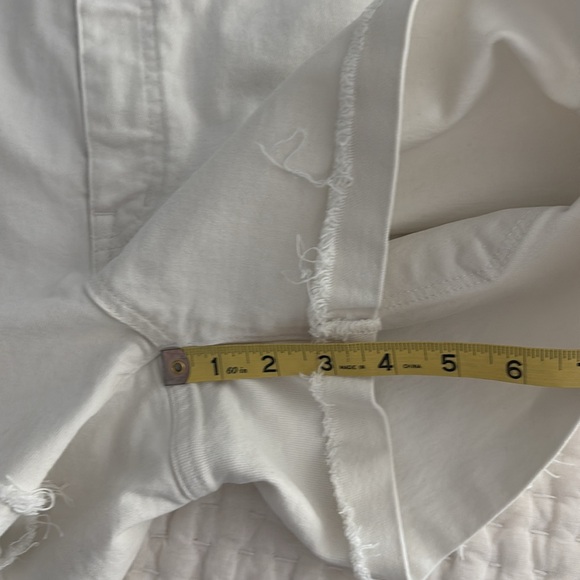 Madewell white denim shorts. Size 30 - Picture 10 of 12